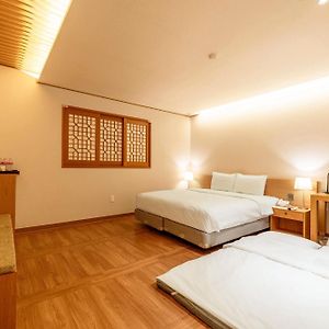 Deluxe KOR Double Room